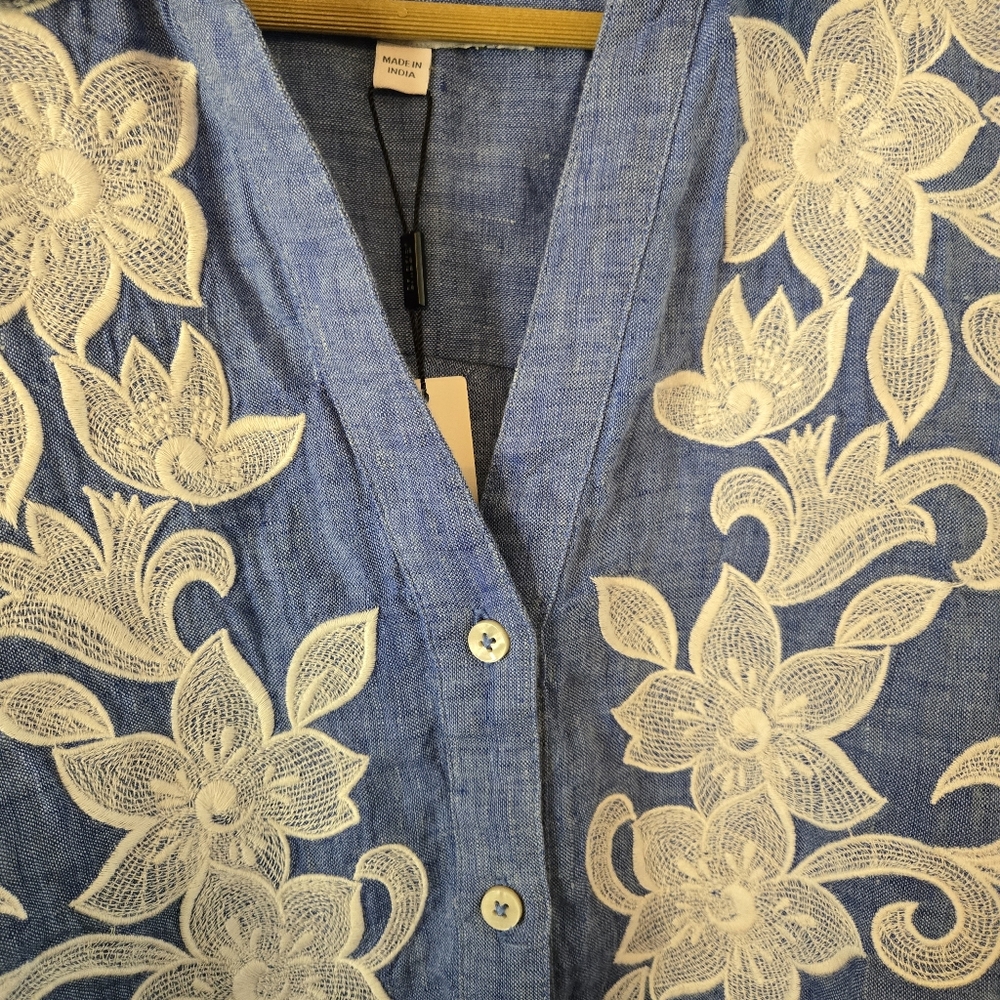 CHICO'S 100% Linen Sz 1.5 NWT Blue Floral Crop S/Sl Women's Button Front Blouse - Picture 7 of 9
